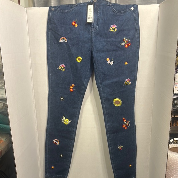 Romeo and Juliet couture size M Embroidered Blue Jeans - Picture 1 of 11